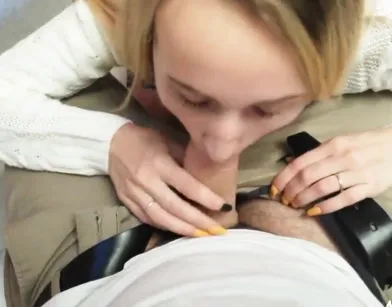 Частная запись секса в примерочной с камеры мобильного телефона