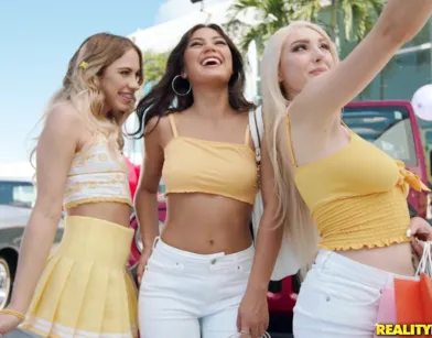 Друзья отмечают групповым сексом покупку тачки и трахают красивого Саню Корвуса