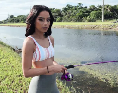 Пацан развел на секс молодую рыбачку и выебал на природе от первого лица