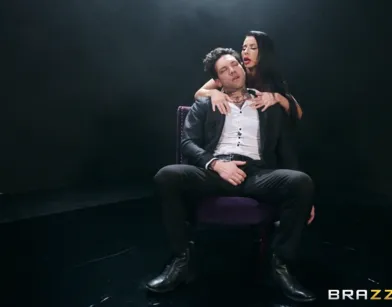 Приватный стриптиз от Мэдиссон Айви, закончился очень сочным и страстным сексом