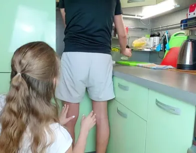 Сводная сестра, отблагодарила брата-студента за помощь и дала трахнуть