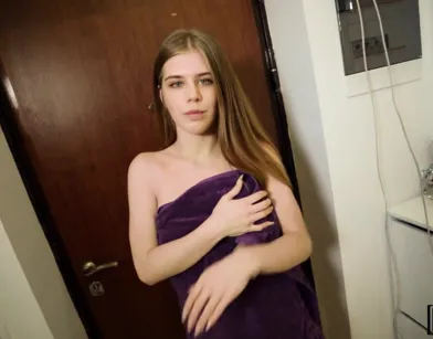 Молодая россиянка нашла бесплатный член и пользовала его до наступления оргазма