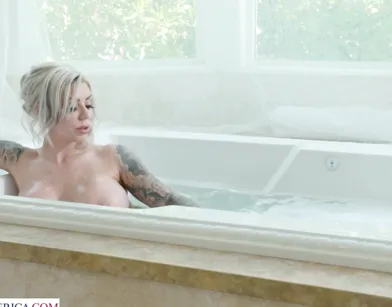 Классная мамка рассчиталась сексом за ремонт крана