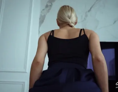 Дрочил на своджную сестру, а теперь она скачет на члене