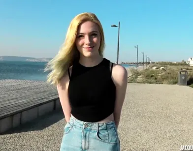 Доверчивая незнакомка пошла к парню в гости и была оттрахана во все дырки