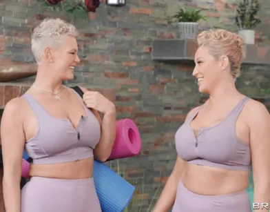 Зрелые женщины трахнули молодого парня с большим молодым членом