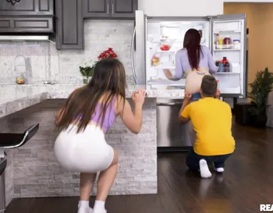 Ролик похож на съемки с камер в доме 2, только с приставкой 18+