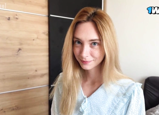 Помог молодой студентке, а потом трахнул за деньги