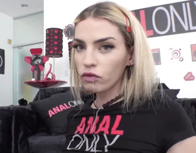 Ебля в анал с похотливой подругой